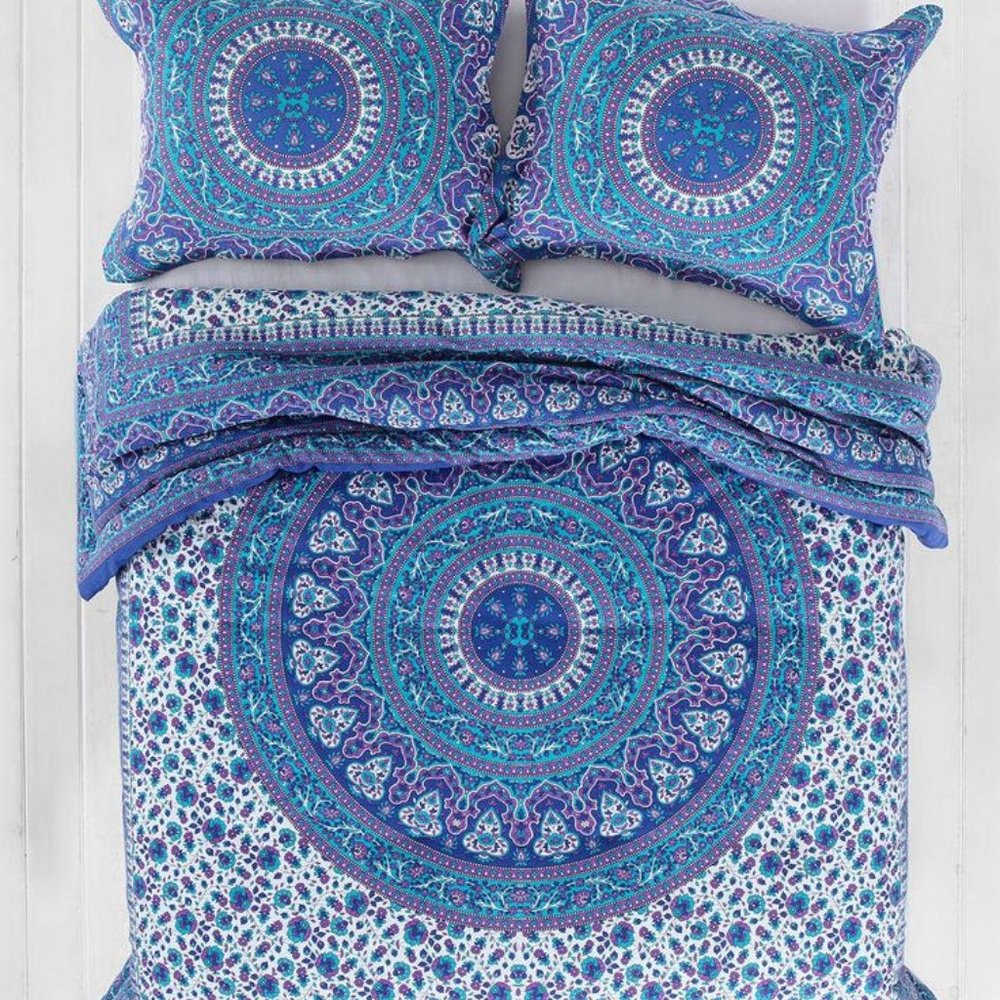 Urban Outfitters Ophelia Medallion queen/full comforter and shams